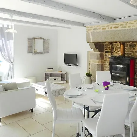 Semi Detached House, Hébergement de vacances